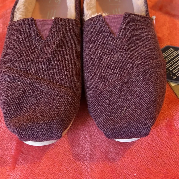 New in box!! Toms Alpargata burgundy sweater knit faux fur size 9.5 NWT** - Picture 3 of 9